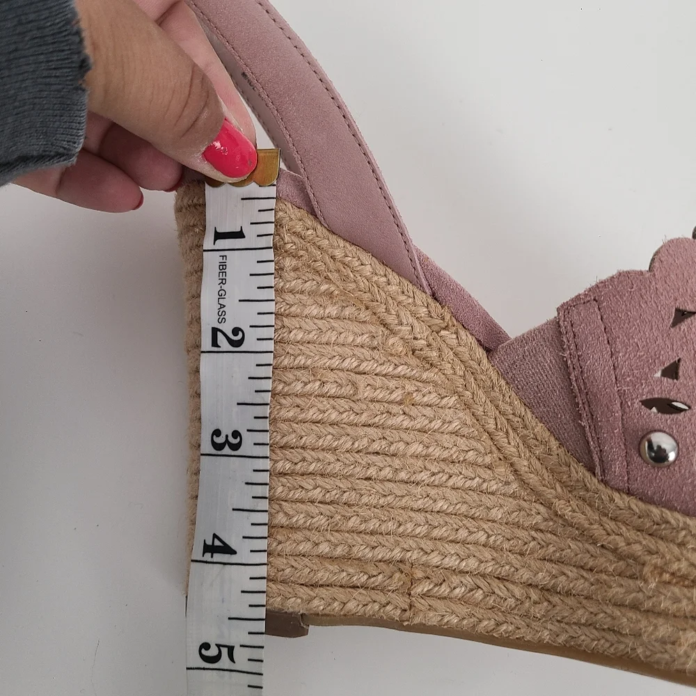 Marc Fisher Hata Nude Blush Pink Woven Wedge Eyelet Metal Dots Platform Heel 7.5